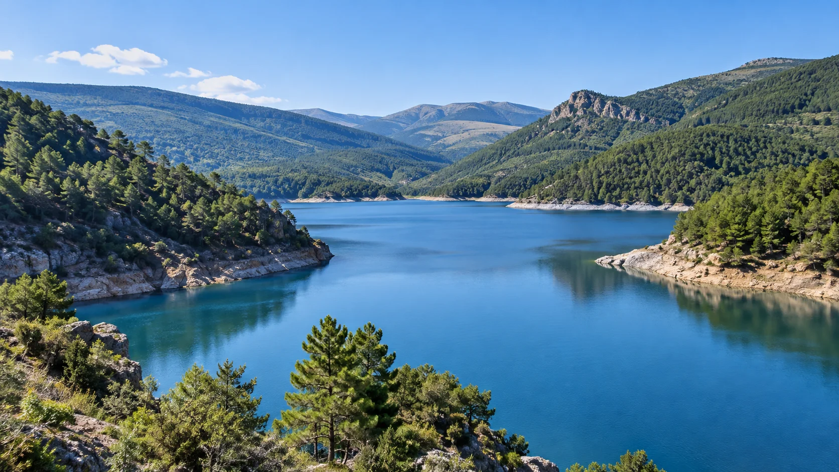 Embalse de González Lacasa en la Sierra de Cameros, La Rioja